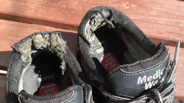 シューズのかかと内側 履き口パッド のボロボロを治す方法 ニュース スクランブル